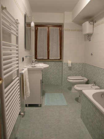 Fiuggi Ground main bathroom